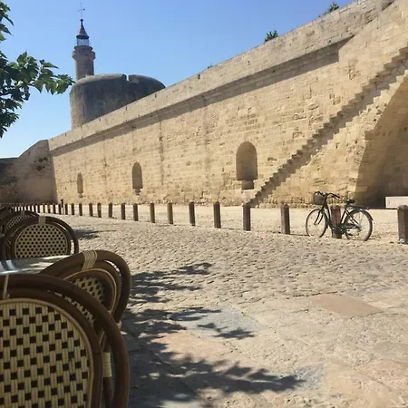 Au Coeur Des Remparts Apartment Aigues-Mortes Exterior photo